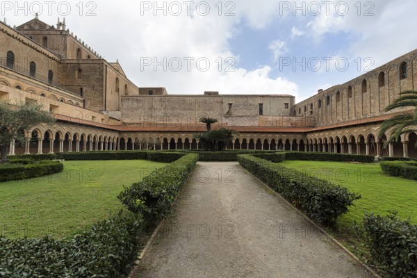Famous Benedictine monastery cloister, courtyard garden, Norman architecture, Monreale Cathedral, Santa Maria Nuova, Monreale, Sicily, southern Italy, Italy