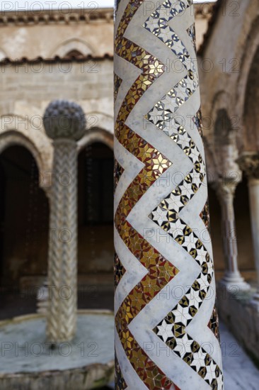 Famous cloister of the Benedictine monastery, decorated column, Cathedral of Monreale, Santa Maria Nuova, Monreale, Sicily, southern Italy, Italy