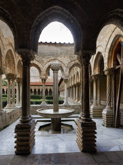 Famous Benedictine monastery cloister, decorated columns, double columns and fountains, Cathedral of Monreale, Santa Maria Nuova, Monreale, Sicily, Southern Italy, Italy