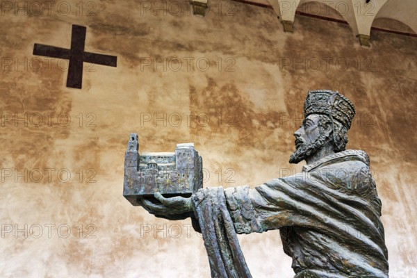 Statue of William II of Sicily, Norman King, Founder of Monreale Cathedral, Santa Maria Nuova, Monreale, Sicily, Southern Italy, Italy