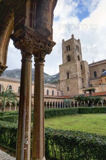 Famous cloister of the Benedictine monastery, decorated double columns, Cathedral of Monreale, Santa Maria Nuova, Monreale, Sicily, southern Italy, Italy