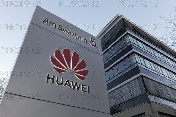 Huawei Techologies Germany, logo at the Düsseldorf office, telecommunications equipment supplier, North Rhine-Westphalia, Germany