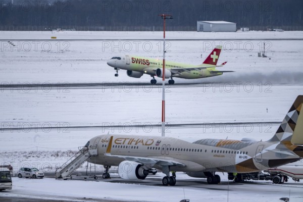The onset of winter in North Rhine-Westphalia, flight operations are maintained at Düsseldorf Airport with great effort, North Rhine-Westphalia, Germany