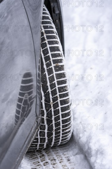 Winter tires, cars, in snow, tread