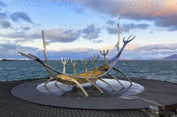 Sólfar sculpture, Solfar, sunrise, steel Viking ship by Jón Gunnar Árnason, evening with a view of the Atlantic Ocean, Reykjavik, Iceland