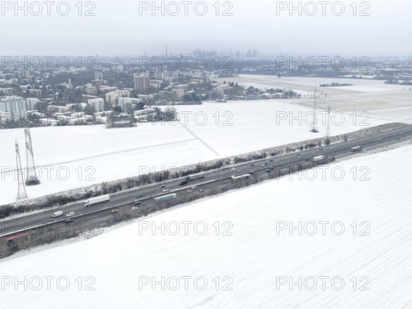 The fields in the north-west of Frankfurt am Main covered in snow. (Aerial view with a drone) On this area of around 550 hectares, between Praunheim, Nordweststadt, Niederursel and the neighbouring communities of Steinbach and Weißkirchen, the new Quartiere district with 6, 800 flats for 17, 000 people and 5, 000 new jobs is to be built along the A5 federal motorway. The project is expected to cost around 1 billion euros, Northwest, Frankfurt am Main, Hesse, Germany