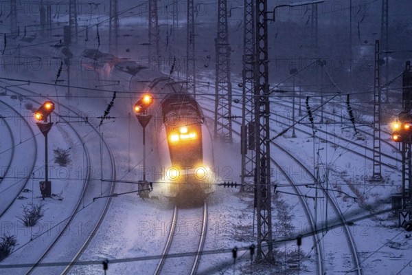 Winter weather, snowfall, RRX, Rhine-Ruhr Express, regional traffic, on the route east, in front of Essen main station, regional transport North Rhine-Westphalia, Germany