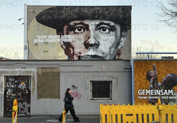 Wall painting of orticanoodles with the portrait of Joseph Beuys and his bon mot Wer nicht denken willt fliegt raus, Düsseldorf, North Rhine-Westphalia, Germany