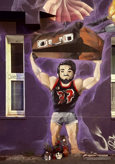 Kiefernstraße, residential street of the left-wing alternative scene with street art on house facades, Düsseldorf, North Rhine-Westphalia, Germany