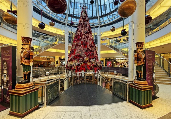 Schadow arcades, elegant shopping center with Christmas decorations and a large Christmas tree spread over several floors, Düsseldorf, Germany