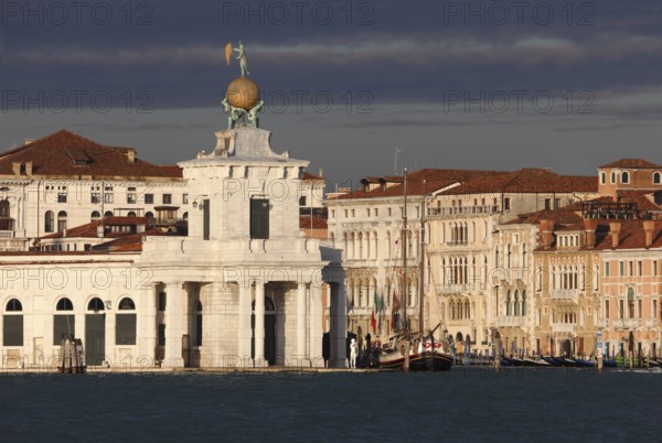 Dogana da Mar, entrance to the Grand Canal, Venice, Vneto, Italy