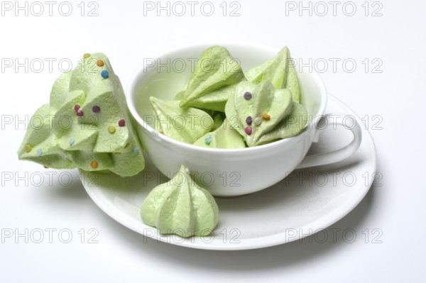 Meringue, meringue in coffee cup