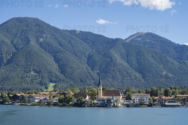 View from Point of the village with the parish church of St. Lawrence, behind Wallberg, Rottach-Egern, Upper Bavaria, Bavaria, Germany