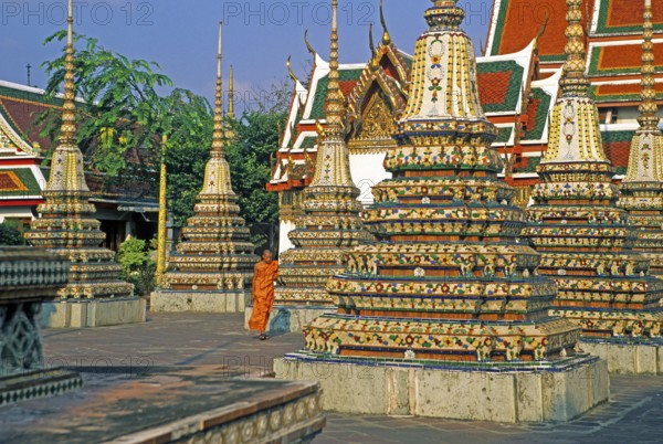 Monk, Chedis, Wat Pho, Bangkok, Thailand, December 2002, vintage, retro, old, historic