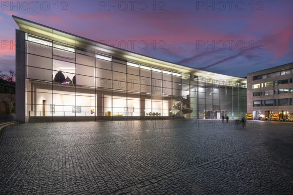 Neues Museum, State Museum of Art and Design in the evening, Luitpoldstr. 5, Nuremberg, Middle Franconia, Bavaria, Germany