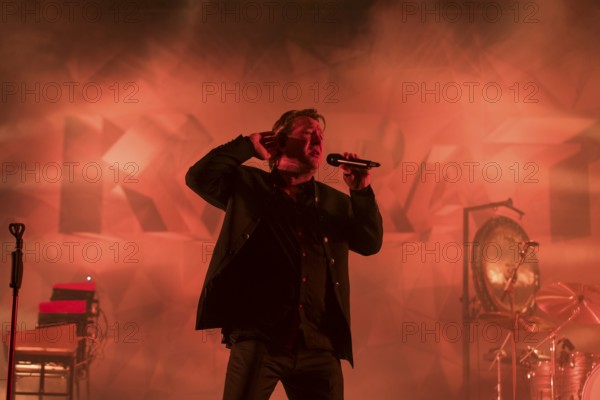 Claudius Dreilich, singer of Karat live on 50 years of KARAT tour in Berlin's Max-Schmeling-Halle on 19.12.2025