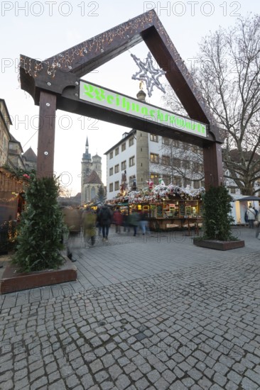 Stuttgart 2025 Christmas market: festive lights, inviting stands, mulled wine, traditional treats and a lively atmosphere under magical light installations