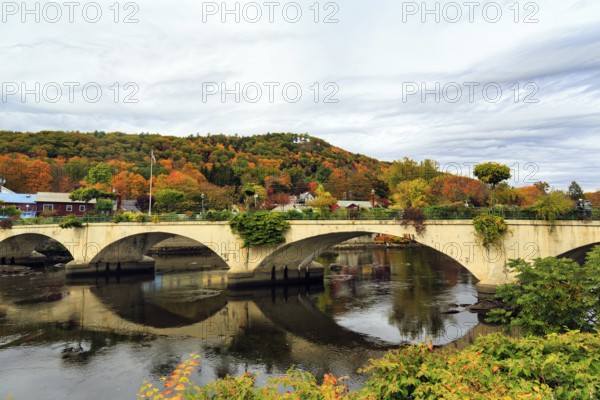 Flower Bridge, Bridge of Flowers, Deerfield River Bridge, Gardens, Fall Leaves, Indian Summer, Mohawk Trail Scenic Road, Former Trade Route, Shelburne Falls, Massachusetts, New England, USA