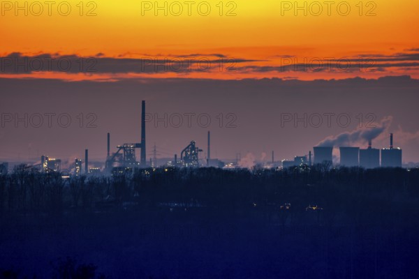 Die Hüttenwerk Krupp-Mannesmann, HKM, blast furnaces, coking plant and cooling towers gas power plant, North Rhine-Westphalia, Germany