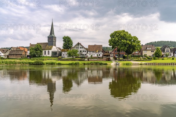 Heinsen, Church of St. Liborius and the Weser, Samtgemeinde Bodenwerder-Polle, Lower Saxony, Germany