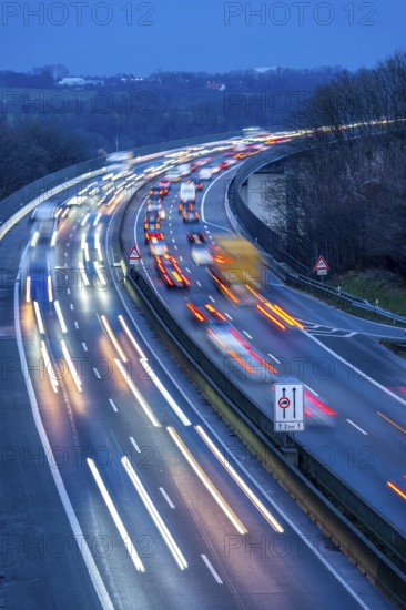 Evening traffic on the A52 motorway, between Düsseldorf and Essen, at the Ruhr Valley Bridge, across the Ruhr near Mülheim-Mintard, partly slow, rush hour traffic, looking north, North Rhine-Westphalia, Germany