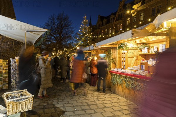 Elbhangfest Christmas market in Dresden Loschwitz in the historic village center of Loschwitz during Advent, Dresden, Saxony, Germany
