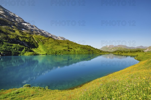Engstlensee near Engstlenalp with Rothorn and Glogghues in the background, Canton of Bern, Switzerland