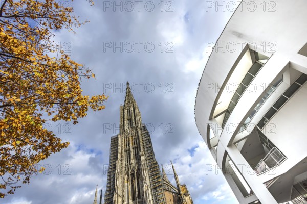 Ulm Minster, Gothic religious building in the Baden-Württemberg city of Ulm and parish church of the Protestant community. The 161, 53 meter high main tower, completed in 1890, was the highest church tower in the world for around 135 years. Town house on Ulm's Münsterplatz, designed by New York architect Richard Meier. Ulm, Baden-Württemberg, Germany