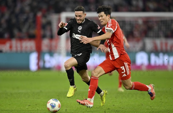 Duel, action Min-jae Kim FC Bayern Munich FCB (03) against Mathias Pereira Lage FC St. Pauli (28) Allianz Arena, Munich, Bayern, Germany