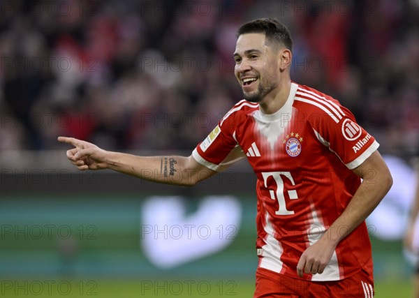 Goal cheer Raphael Guerreiro FC Bayern Munich FCB (22) Gestik Gesture Allianz Arena, Munich, Bavaria, Germany