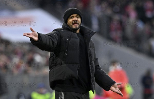 Coach coach Vincent Kompany FC Bayern Munich FCB on the sidelines Gestik Gesture Allianz Arena, Munich, Bayern, Germany