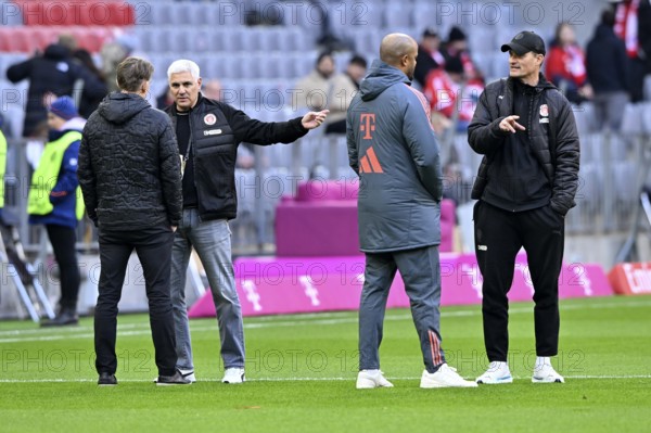 Coach coach Vincent Kompany FC Bayern Munich FCB talking with coach coach Alexander Blessin FC St. Pauli Sports Director Christoph Freund FC Bayern Munich FCB talking with managing director Sport Andreas Bornemann FC St. Pauli Gestik Gesture Allianz Arena, Munich, Bayern, Germany
