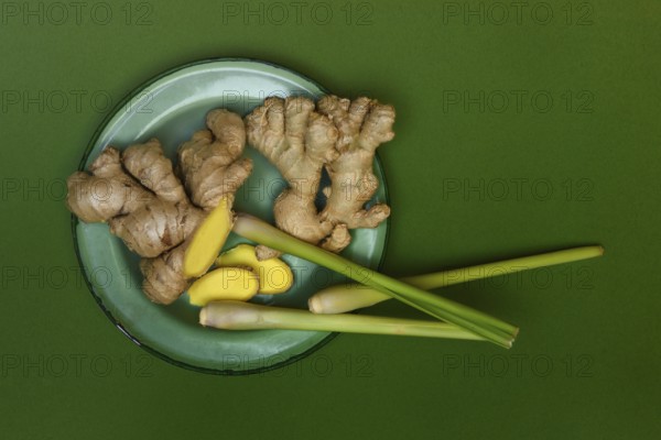Ginger tubers and lemongrass on plate, Zingiber officinale, Cymbopogon citratus