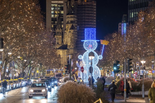 Christmas decoration, light decoration, in Berlin, Tauentzienstraße, view of the Memorial Church on Breitscheidplatz, Christmas market, Germany