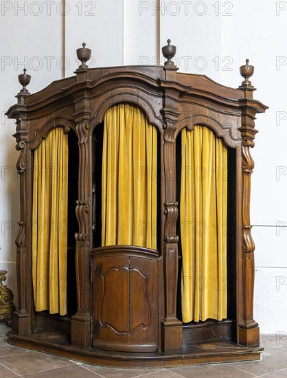 Interior photos in St. Salvator Cathedral in Fulda, officially High Cathedral in Fulda, center of the Fulda Baroque Quarter and landmark of the city, Fulda, Hesse, Germany