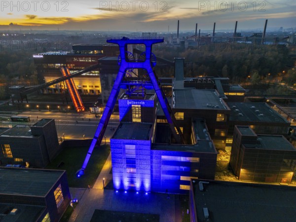 International Children's Rights Day, in addition buildings around the world are illuminated blue, over 60 in Germany, blue illumination for the worldwide action of the United Nations Children's Fund, UNICEF, here the UNESCO World Heritage Zeche Zollverein, the Doppelbock conveyor framework of Schacht XII, Essen, North Rhine-Westphalia