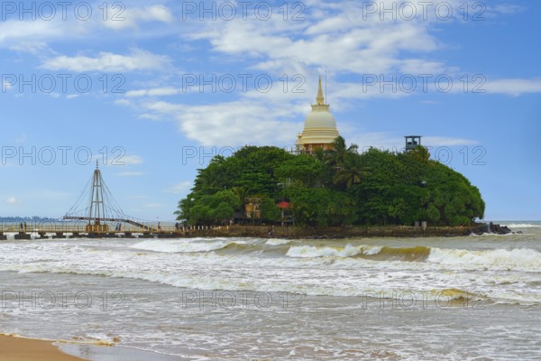Pigeon Island with the Paravi Dupatha Buddhist temple, Matara, Sri Lanka