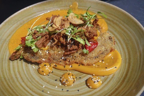 Wiener schnitzel, breaded veal schnitzel, meat dish served on plate, main course, breadcrumbs, salad topping, lemon slice, cranberries, restaurant 1821 Tübingen, restaurant, food photography, Tübingen, Baden-Württemberg, Germany