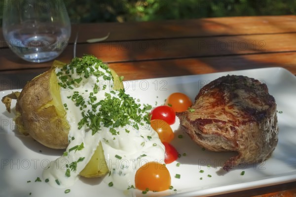 Rump steak, slice of beef, baked potato with quark, herbs, cherry tomatoes, chives, food photography, fried, main course, restaurant, tavern, Tübingen, Baden-Württemberg, Germany
