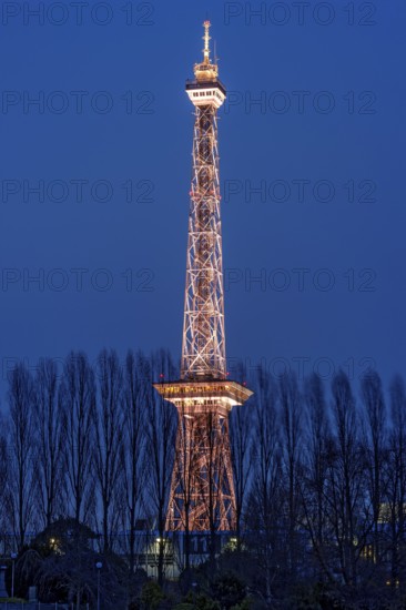 Red illuminated Berlin radio tower, half-timbered steel building by architect Heinrich Straumer, Langer Lulatsch, old radio tower, television tower, heritage-protected building, exhibition center, Messe Berlin, dusk, blue hour, Berlin, Germany