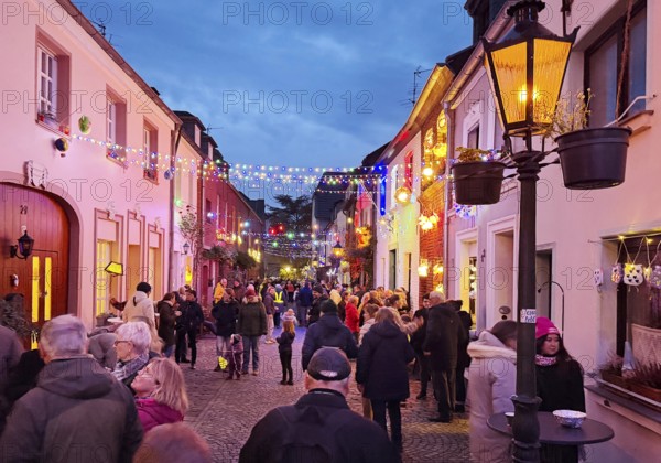 People in the Tiefstraße decorated for the Martin train in the evening, historic old town, Kempen, Lower Rhine, North Rhine-Westphalia, Germany