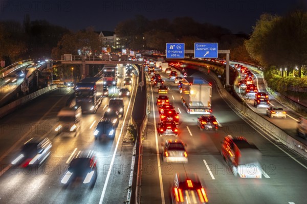 Autobahn A40, Ruhrschnellweg, traffic jams on both roads, at the Ruhrschnellwegstunnel in Essen, rush hour traffic, NR, Germany