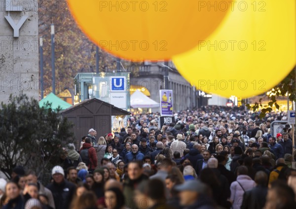 Stuttgart glows in 2025. Long shopping night in the city center. Light installations and other attractions attracted crowds of visitors. The campaign was organized by the Stuttgart City Initiative (CIS) . Stuttgart, Baden-Württemberg, Germany