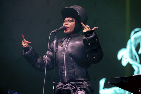 Erykah Badu, singer, USA, soul, hip-hop, R&B, The Return Of Automatic Slim World Tour 2025, live at the Uber Eats Music Hall, Berlin, 04.11.2025 < english> Erykah Badu, singer, hip-hop, live at the Uber Eats Music Hall, November 4th, 2025