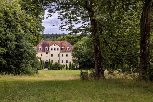 A manor house nestled in trees and meadows, idyllic rural ambiance, The Hummelshain hunting lodge in Thuringia