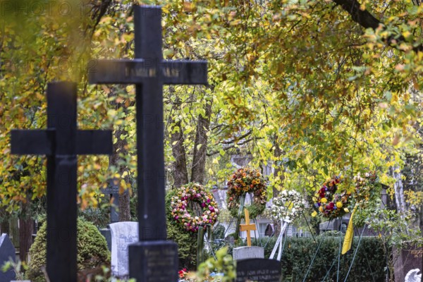 Pragfriedhof Stuttgart in autumn. November is traditionally a time for Christians to visit their graves. Symbolic photo with graves and grave decorations. Stuttgart, Baden-Württemberg, Germany