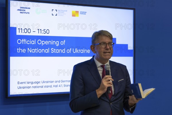 Minister of State for Culture Wolfram Weimer (non-party) and the Ukrainian Ambassador to Germany, Oleksiy Makeyev, open the Ukrainian national stand at the Frankfurt Book Fair. The 77th Frankfurt Book Fair takes place from 15 - 19 October 2025, Exhibition Grounds, Frankfurt am Main, Hesse, Germany