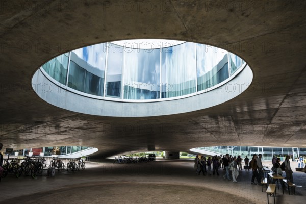 Rolex Learning Centre, SANAA architects, École polytechnique fédérale de Lausanne, EPFL, Lausanne, Switzerland
