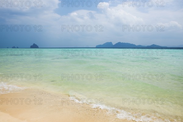 White sandy beach, Sunrise Beach, Koh Kradan, Hat Chao Mai National Park, Trang Province, Southern Thailand, Andaman Sea, Thailand