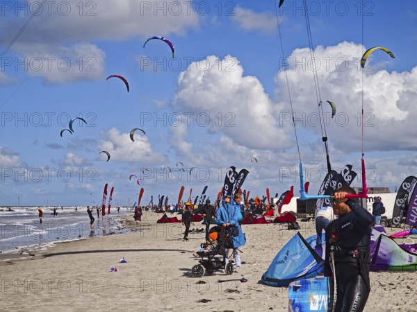 California kitesurfing Masters 2025, kitesurfing on the North Sea beach on the edge of the UNESCO World Heritage Wadden Sea, sports competition, flags, strong wind, high swell, whitecaps, summer, sun, blue sky, white clouds, Ording, Sankt Peter-Ording, Schleswig-Holstein, Germany
